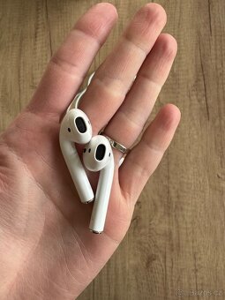 Apple airpods 1 - 5