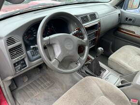 Interiér, plasty a sedačky Nissan Patrol Y61 3dv. - 5