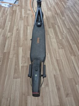 Ninebot Kickscooter F2 Plus - 5