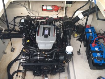 PRODÁM KAJUTOVOU LOĎ Sea Ray 250 SUNDANCER, 350 MPI - 5