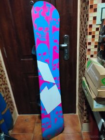Prodám úplně nový snowboard ALLIAN 151cm dlouhý. - 5