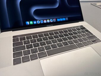 Apple MacBook Pro 15" (2018) - Silver - 5