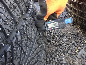 Zimní pneumatiky 285/45/20 8mm - 5