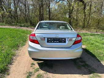 Honda Civic 1.8i automat - 5