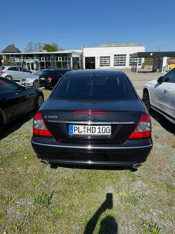 Mercedes-Benz Třídy E, 5.5 V8 E500, SUPERSTAV, MÁLO KM - 5