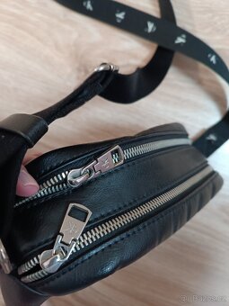 Kabelka Calvin Klein s popruhem - 5