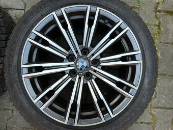 BMW řada 3 M-Paket ALU kola dvojrozměr - 225/45 R18 a 255/40 - 5
