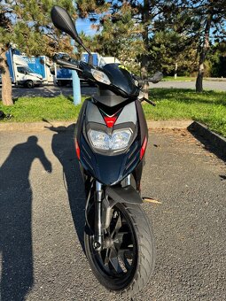Aprilia SR Motard 125 - 5