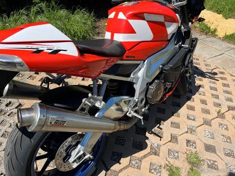 Aprilia Tuono - 5
