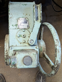 Motor s převodem z vodní elektrárny - 5