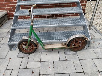 Stará retro dětská koloběžka - 5