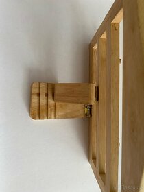 Dřevěný držák na kuchařku - 5