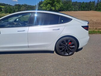 Tesla 3 Performance pronájem - 5