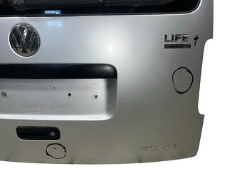 Páté dveře stříbrná metalíza LA7W VW Caddy 2k r.v. 2008 - 5