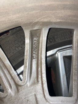 Sada zimních pneu + originální 17” alu kola Toyota - 5
