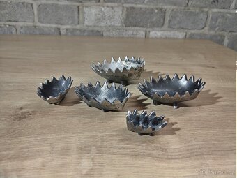 Retro ježek – sada kovových popelníků - 5