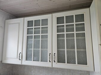 Moderní kuchyňská linka se spotřebiči - 5