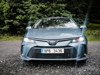 Toyota Corolla 1.8 hybrid, první majitel, rok výroby 2021 - 5