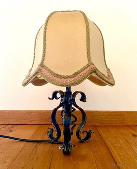 Stará kovaná stolní lampa - 5