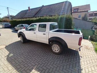 Nissan Navara Double-cab 2,5 TDI 4x4 - 5