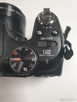 Fujifilm FinePix S1600, 12 Mpix, zoom: 15 x - 5