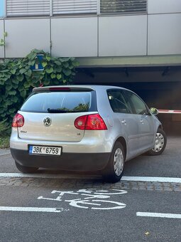 Volkswagen Golf V 1.6 - 5