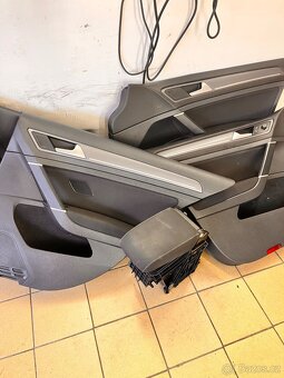 Golf 7 zadní sedačky plus všechny tapce a loketka - 5