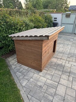 K prodeji zateplenou psí boudu pro středně velké plemeno. - 5