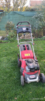 sekacka s pojezdem a motorem  Briggs & Stratton 500 - 5