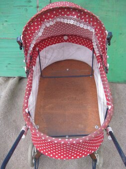 Hluboký RETRO kočárek pro panenky . - 5