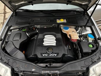 Škoda Superb V6 2.8 2005 krásné vládní auto manuál 142kW - 5