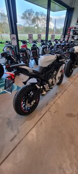 CFMOTO 675SR-R - barva Aerolite Grey - 5