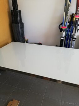 Prodám velký skleněný jídelní stúl + 8 židlí - 5