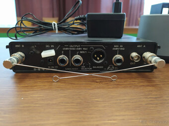 Bezdrátové mikrofony TOA včetně přijímače - 5