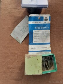 Ukazatel Metra Blansko,zásuvka-zástrčka,stínítka a širmy. - 5