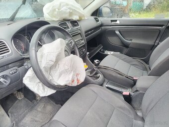 VW Golf 1.6 TDI r. v. 2011 bouraný na ND - 5