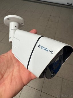 IP kamerový systém SecuriaPro - 5