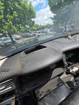 BMW F02 750Li díly - 5