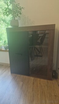 Moderní komoda/skříň s dubovým dekorem (včetně LED) - 5