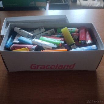 sběratelské zapalovače 100 kusů - 5