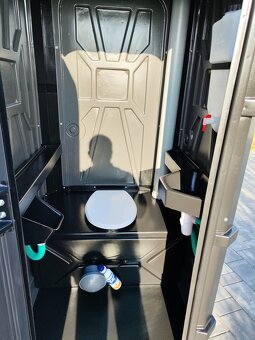 Nové mobilní přenosné WC s pisoárem a umyvadlem - 5