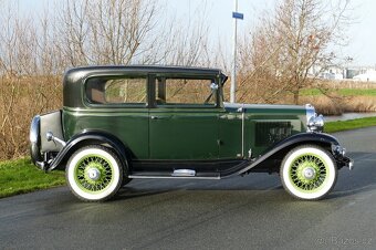 1931 Chevrolet Independence 2 door sedan - 5