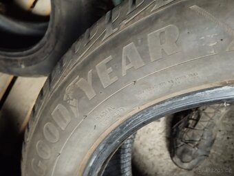 215/60/16 99h Goodyear - zimní pneu 4ks - 5