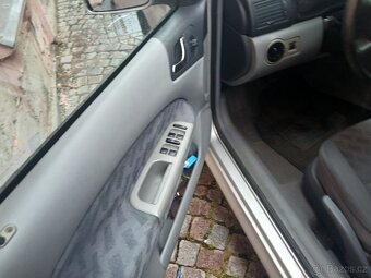 Prodam Škoda oktavie rok 2001 20litr benzin 250 najeto - 5