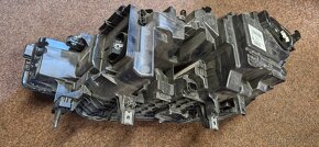 Prave svetlo BMW x7 A89481796 LE16a6392 - 5