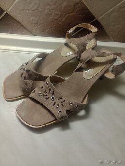 Dámské společenské boty na podpatku – nové – vel. 39 – Zubří - 5