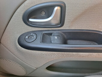 Renaul Clio 2003 - 5