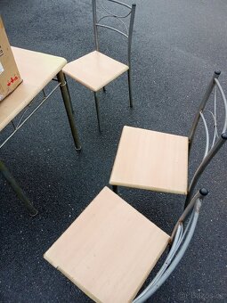 Jídelní stůl a tři židle - 5