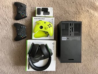 Xbox Series X 1 TB + 3x ovladač + sluchátka - 5