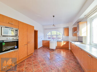 Pronájem luxusního rodinného domu 7+kk (360 m2), Praha 6 - N - 5